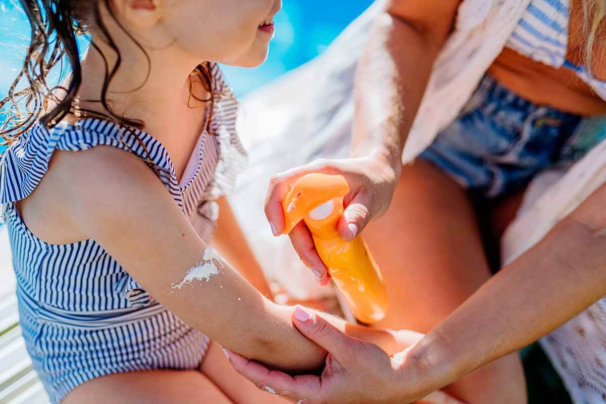 Kinder gut vor der Sonne schützen